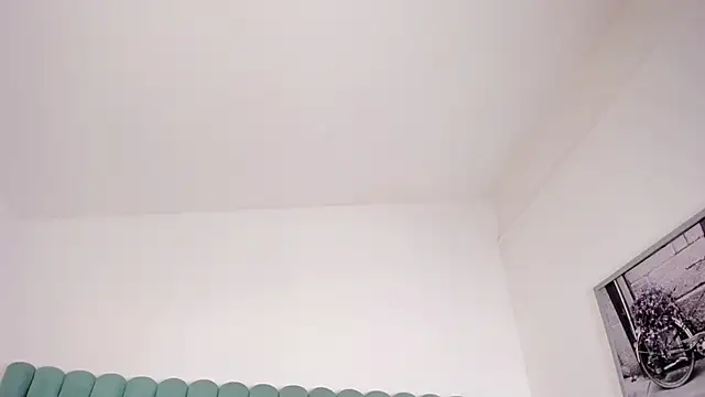 FrancescaSkuirt online show from 12-19-25, 08:43