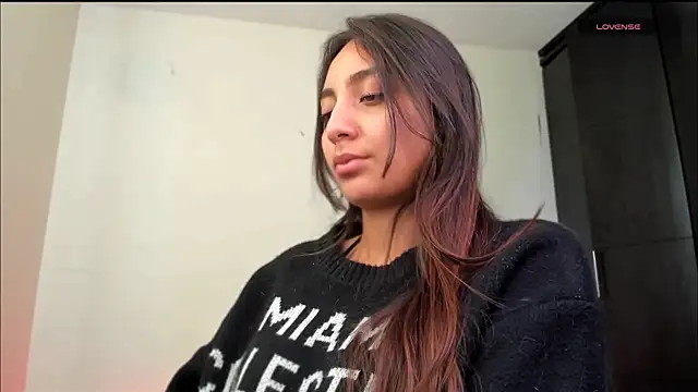 Snapshot of LilyGarcia chatting on 05-11-26, 06:05 LilyGarcia online show from 05-11-26, 06:05
