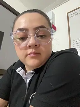 Snapshot of cleo_wale_ chatting on 11-10-25, 10:53 cleo wale online show from 11-10-25, 10:53