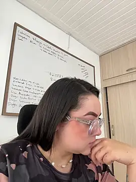 Snapshot of cleo_wale_ chatting on 11-25-25, 04:40 cleo wale online show from 11-25-25, 04:40