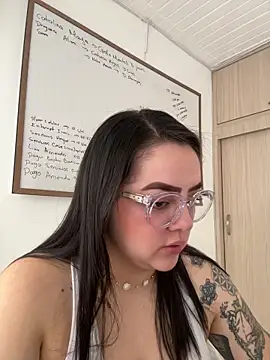 Snapshot of cleo_wale_ chatting on 11-28-25, 01:47 cleo wale online show from 11-28-25, 01:47