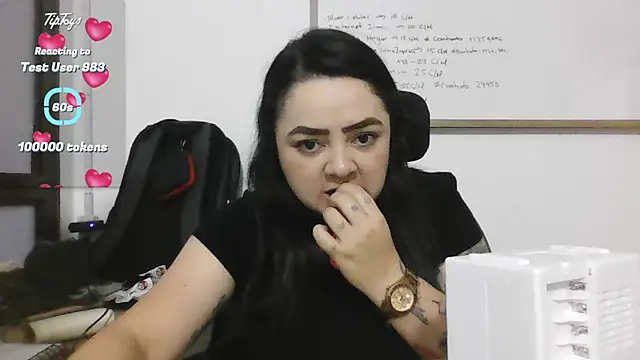 Snapshot of cleo_wale_ chatting on 12-16-25, 10:48 cleo wale online show from 12-16-25, 10:48