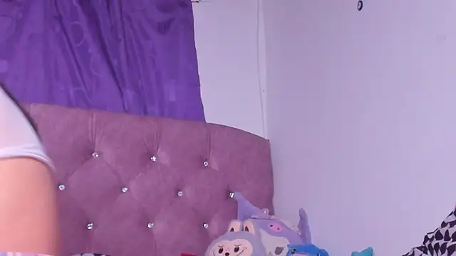 Snapshot of amy__a chatting on 11-13-25, 05:39 amy a online show from 11-13-25, 05:39