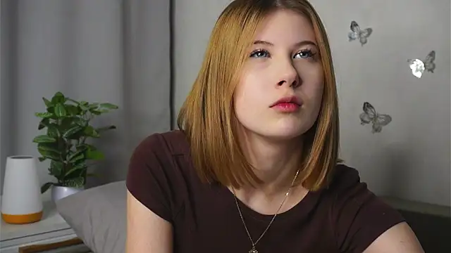 Snapshot of YvonneBou chatting on 11-24-25, 07:13 YvonneBou online show from 11-24-25, 07:13