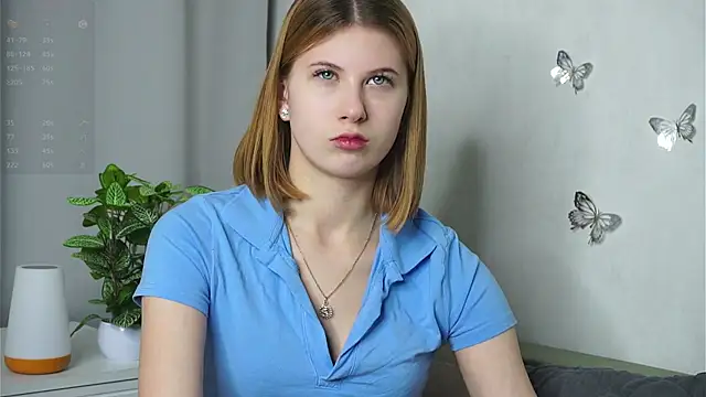 Snapshot of YvonneBou chatting on 11-25-25, 07:58 YvonneBou online show from 11-25-25, 07:58