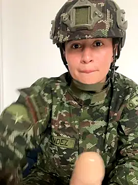 Miia Hoot online show from 11-13-25, 05:34