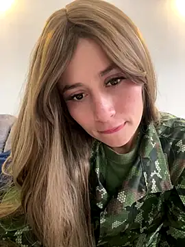 Miia Hoot online show from 11-22-25, 02:27