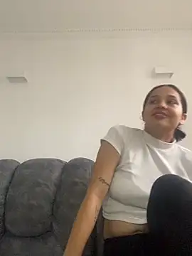 Miia Hoot online show from 12-17-25, 01:50