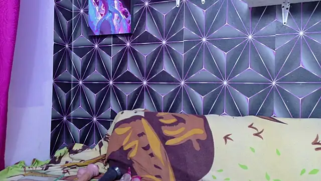 Snapshot of emilygrooe chatting on 12-03-25, 09:24 emilygrooe online show from 12-03-25, 09:24