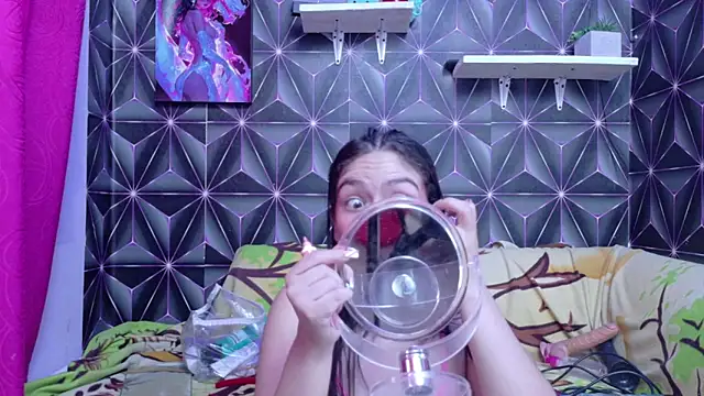 Snapshot of emilygrooe chatting on 12-04-25, 09:23 emilygrooe online show from 12-04-25, 09:23