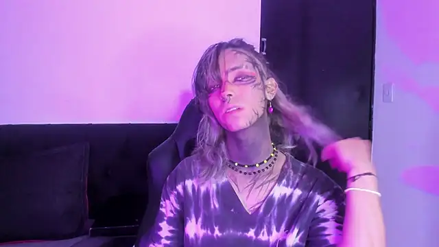 Snapshot of luxiel_ chatting on 11-15-25, 10:48 luxiel online show from 11-15-25, 10:48