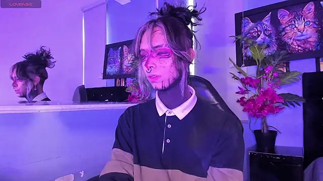 Snapshot of luxiel_ chatting on 11-19-25, 08:42 luxiel online show from 11-19-25, 08:42