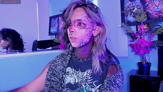 Snapshot of luxiel_ chatting on 11-20-25, 07:35 luxiel online show from 11-20-25, 07:35