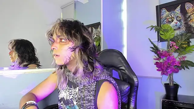 Snapshot of luxiel_ chatting on 11-24-25, 09:03 luxiel online show from 11-24-25, 09:03