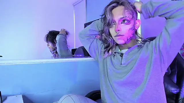 Snapshot of luxiel_ chatting on 11-25-25, 10:32 luxiel online show from 11-25-25, 10:32