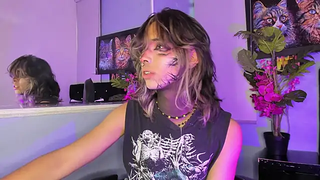 Snapshot of luxiel_ chatting on 11-26-25, 10:44 luxiel online show from 11-26-25, 10:44