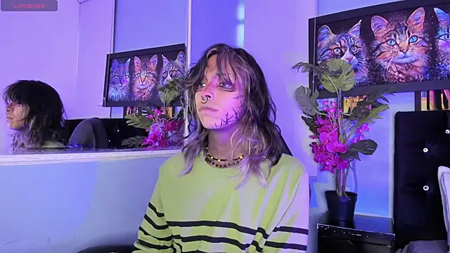 Snapshot of luxiel_ chatting on 11-27-25, 10:23 luxiel online show from 11-27-25, 10:23