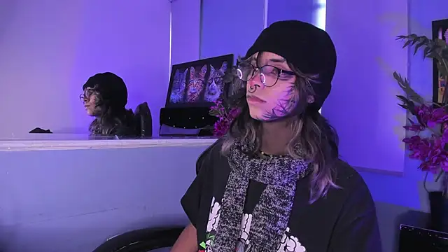 Snapshot of luxiel_ chatting on 12-03-25, 09:35 luxiel online show from 12-03-25, 09:35