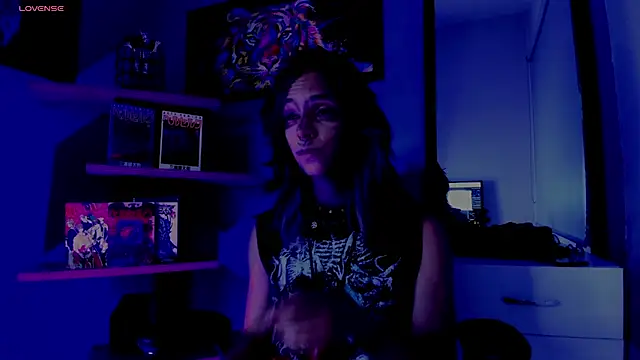 Snapshot of luxiel_ chatting on 12-04-25, 10:40 luxiel online show from 12-04-25, 10:40