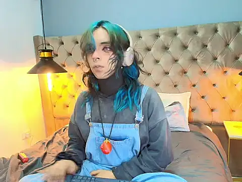 luxiel  online show from 04-06-26, 09:05