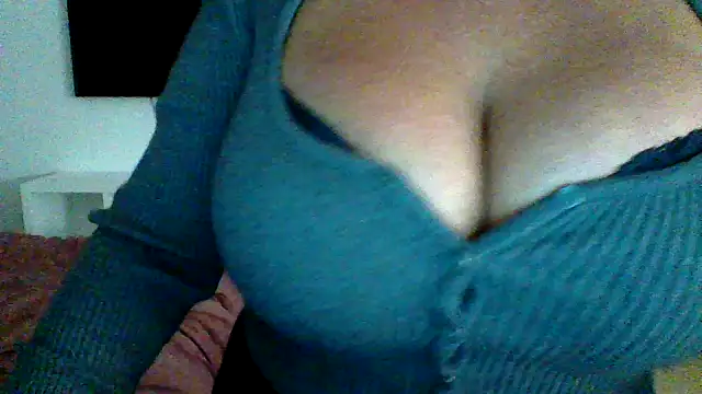 Snapshot of cleo094 chatting on 11-20-25, 02:12 cleo094 online show from 11-20-25, 02:12