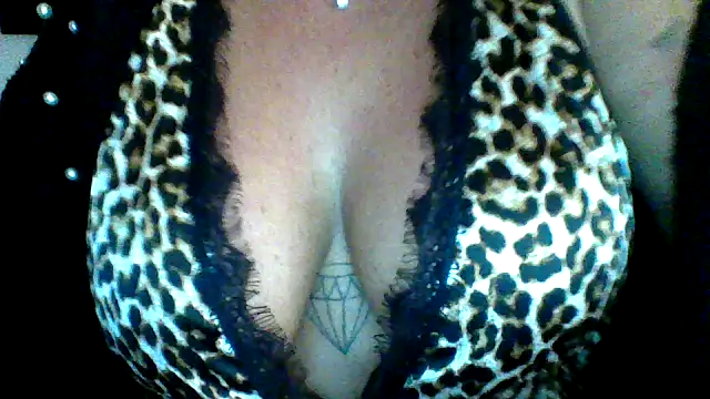 Snapshot of cleo094 chatting on 12-19-25, 11:56 cleo094 online show from 12-19-25, 11:56