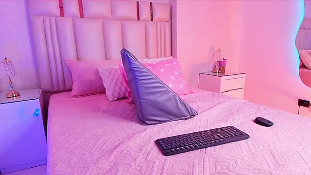 Snapshot of alanarose18 chatting on 11-20-25, 07:13 alanarose18 online show from 11-20-25, 07:13