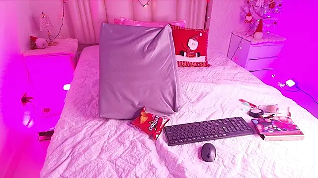 Snapshot of alanarose18 chatting on 12-05-25, 07:32 alanarose18 online show from 12-05-25, 07:32