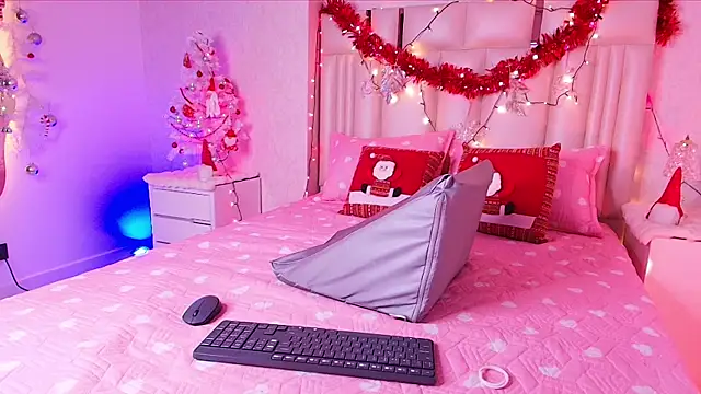 Snapshot of alanarose18 chatting on 12-14-25, 07:18 alanarose18 online show from 12-14-25, 07:18