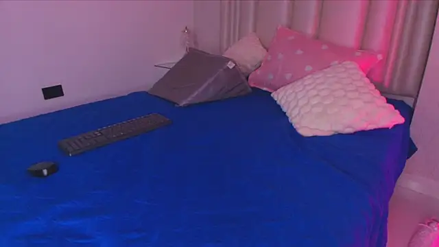 Snapshot of alanarose18 chatting on 01-09-26, 07:15 alanarose18 online show from 01-09-26, 07:15