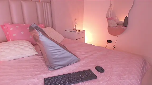 Snapshot of alanarose18 chatting on 01-10-26, 07:15 alanarose18 online show from 01-10-26, 07:15