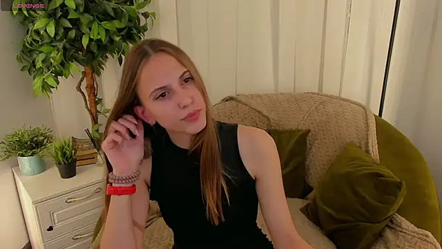 Snapshot of AriaBe11 chatting on 11-07-25, 01:33 AriaBe11 online show from 11-07-25, 01:33