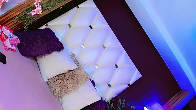 AnnaRouseQueen online show from 04-03-26, 07:56