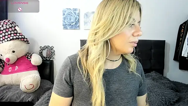 ariannawil online show from 04-08-26, 05:35