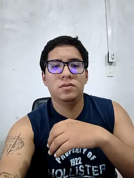 Snapshot of MiltonCede chatting on 11-07-25, 11:05 MiltonCede online show from 11-07-25, 11:05