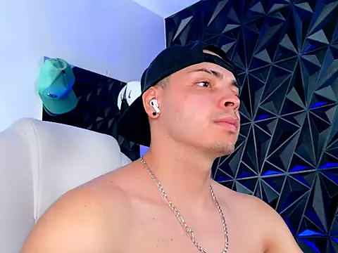 Maxwell Dupont online show from 11-26-25, 06:20