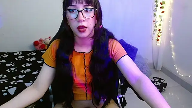 Snapshot of violetasweettt chatting on 11-11-25, 12:32 violetasweettt online show from 11-11-25, 12:32