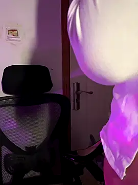 Snapshot of xoxo7799 chatting on 11-15-25, 03:19 xoxo7799 online show from 11-15-25, 03:19