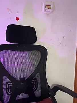 Snapshot of xoxo7799 chatting on 11-17-25, 02:17 xoxo7799 online show from 11-17-25, 02:17