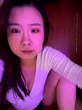 Snapshot of xoxo7799 chatting on 12-14-25, 06:01 xoxo7799 online show from 12-14-25, 06:01