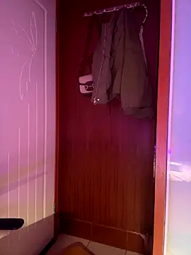 Snapshot of xoxo7799 chatting on 12-16-25, 04:12 xoxo7799 online show from 12-16-25, 04:12