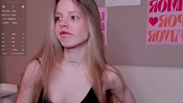 Snapshot of TiffinyMergist chatting on 11-23-25, 07:24 TiffinyMergist online show from 11-23-25, 07:24