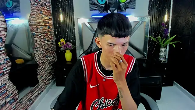 Snapshot of Arthur_Loui chatting on 11-08-25, 07:56 Arthur Loui online show from 11-08-25, 07:56