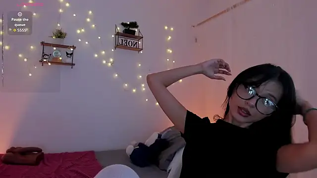 Tamara Aluna  online show from 12-16-25, 04:34