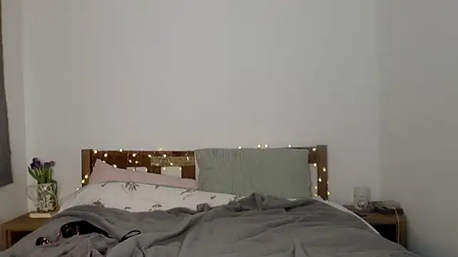 Snapshot of elizaluck chatting on 11-29-25, 02:20 elizaluck online show from 11-29-25, 02:20