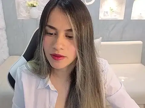 Snapshot of Liat_White_Tx chatting on 11-17-25, 01:17 Liat White Tx online show from 11-17-25, 01:17