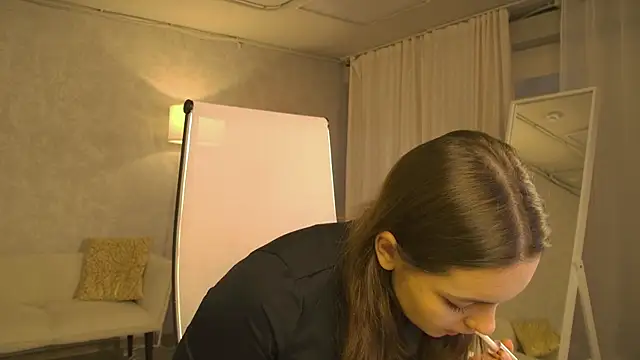 FrancescaCavaliere online show from 12-16-25, 08:41