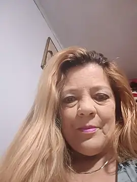 karlaanqui1 online show from 12-17-25, 09:04