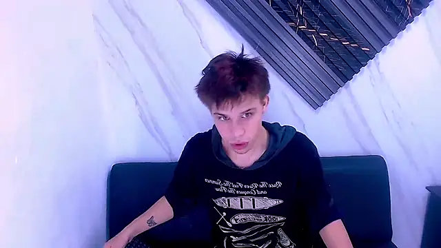 Liam York  online show from 04-05-26, 04:31