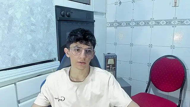 Snapshot of ElanGiraldo chatting on 06-13-26, 10:51 ElanGiraldo online show from 06-13-26, 10:51